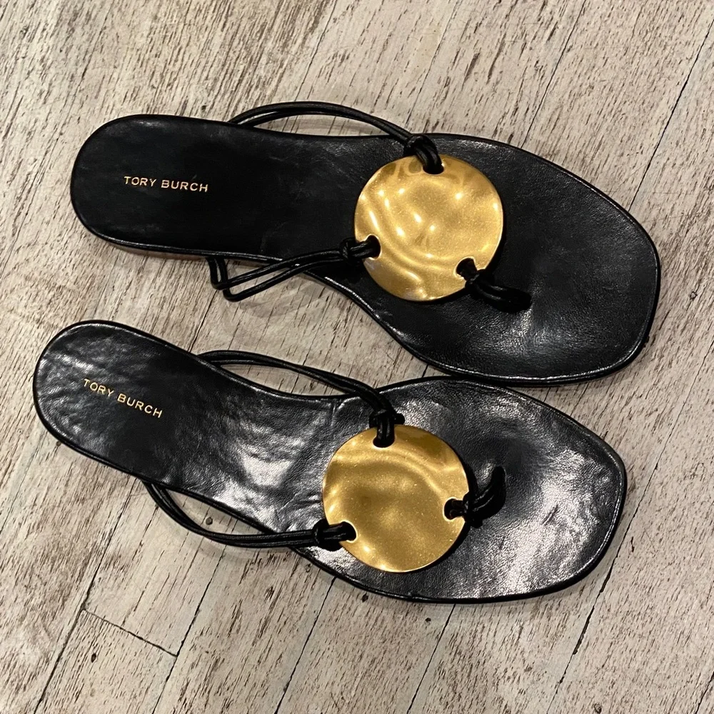 Tory Burch Patos  Black goat Leather Thong Sandals with Gold Disc 10Guc - Picture 7 of 10